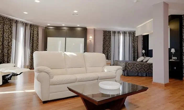 Junior Suit Standard