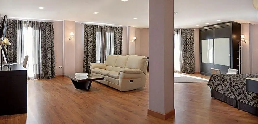 Junior Suit Standard