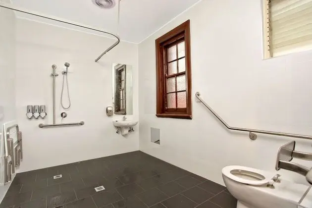 Üç Kişilik Oda, Balkon