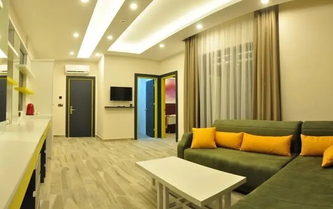 Aile Odası, Deniz veya Kara Manzaralı, Balkonlu