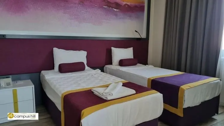 Standart Oda, Deniz veya Kara Manzaralı, Balkonlu