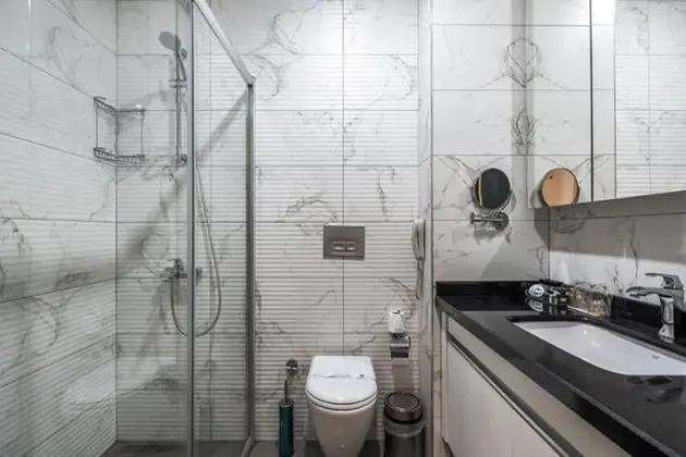 Standart Oda, Deniz veya Kara Manzaralı, Balkonlu