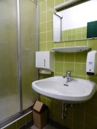 Tek Kişilik Oda, Ortak Banyo