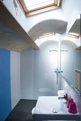 Büyük Yataklı Tek Kişilik Oda
