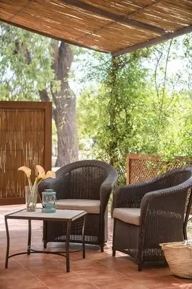 Deluxe Tek Büyük Yataklı Oda, Balkon, Bahçe Manzaralı