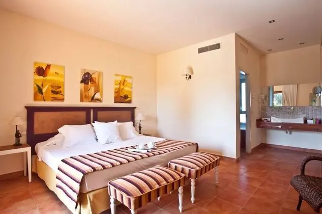 Tek Büyük Yataklı Oda, Balkon, Bahçe Manzaralı