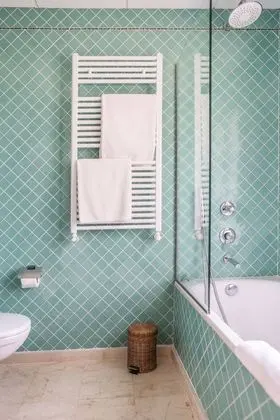 Tek Büyük Yataklı Oda, Balkon, Bahçe Manzaralı