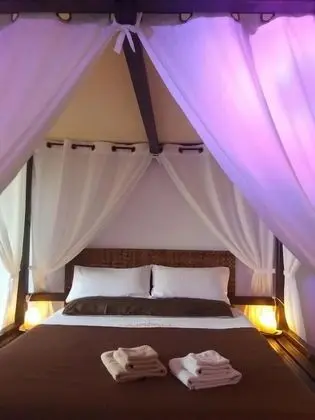 Romantic Tek Büyük Yataklı Oda, 1 Büyük (Queen) Boy Yatak, Teras, Bahçe Manzaralı
