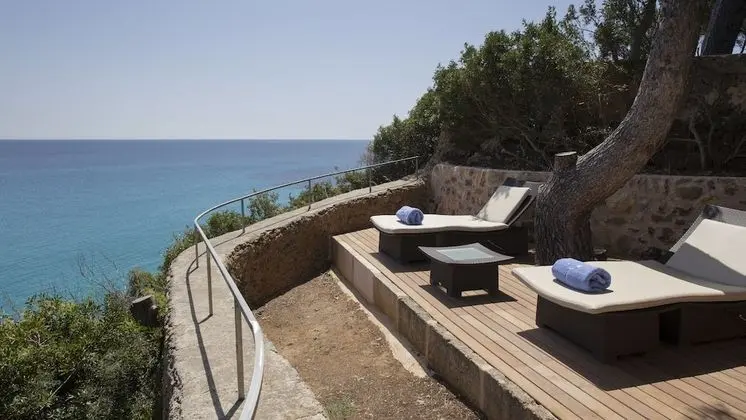 Superior Süit, Teras (with Chill Out)