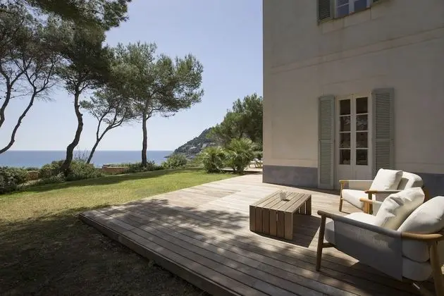 Superior Süit, Teras (with Chill Out)
