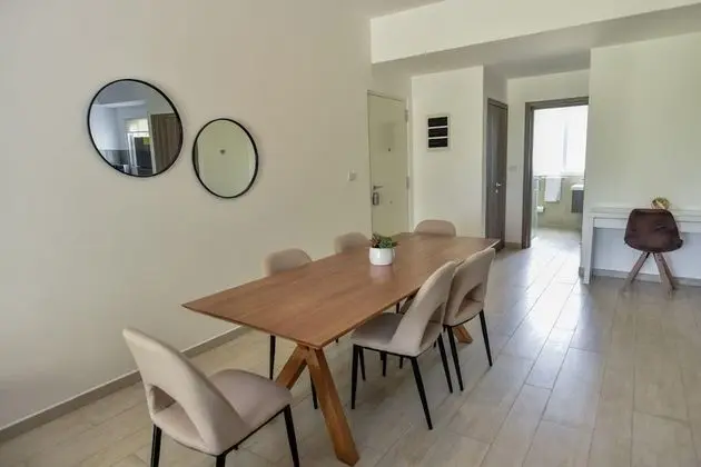 2 BR Apt - Garden 101