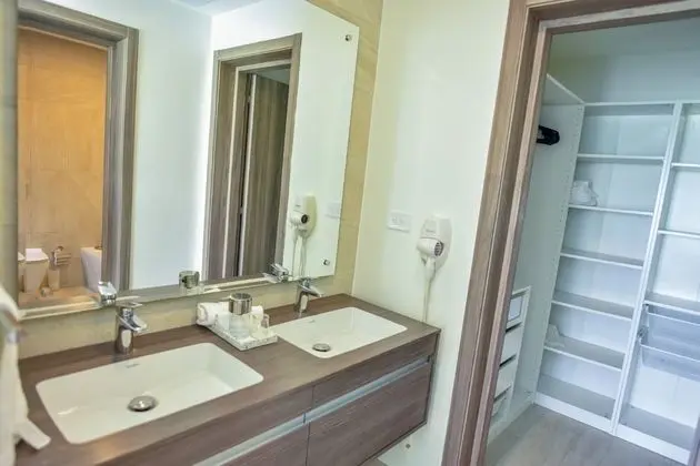 2 BR Apt Rooftop - 307