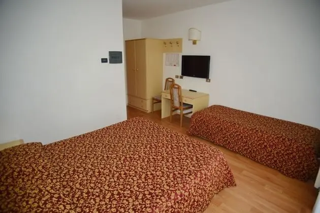 Standard Tek Büyük veya İki Ayrı Yataklı Oda