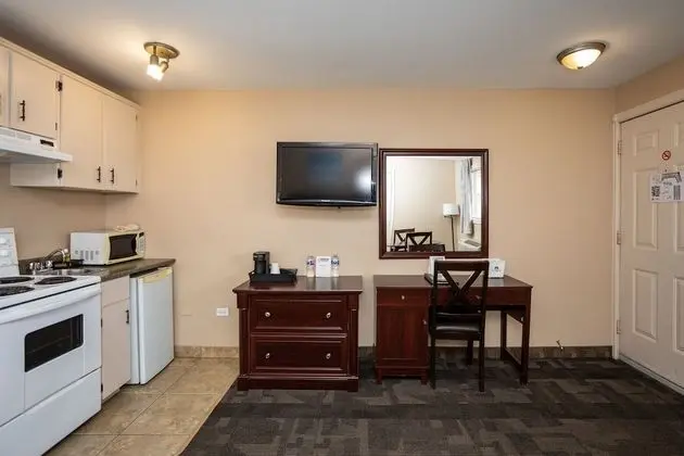 Oda, 2 Büyük (Queen) Boy Yatak, Sigara İçilmez, Küçük Mutfak