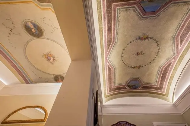 Junior Süit, 1 En Büyük (King) Boy Yatak, Sigara İçilebilir