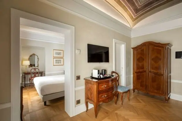 Junior Süit, 1 En Büyük (King) Boy Yatak, Sigara İçilebilir