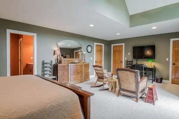 Ev, Birden Çok Yatak, Sıcak Su Havuzu