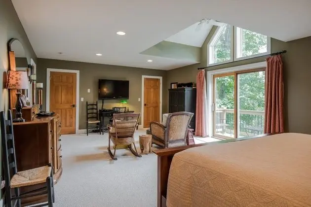 Ev, Birden Çok Yatak, Sıcak Su Havuzu