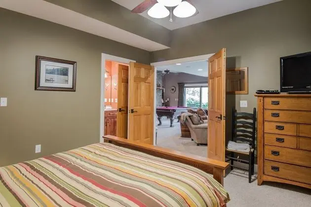 Ev, Birden Çok Yatak, Sıcak Su Havuzu