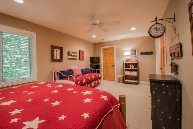 Ev, Birden Çok Yatak, Sıcak Su Havuzu