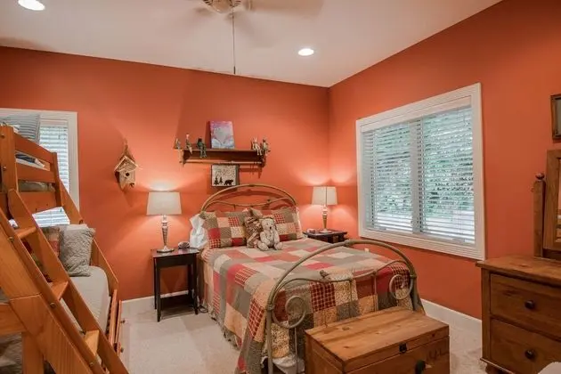 Ev, Birden Çok Yatak, Sıcak Su Havuzu