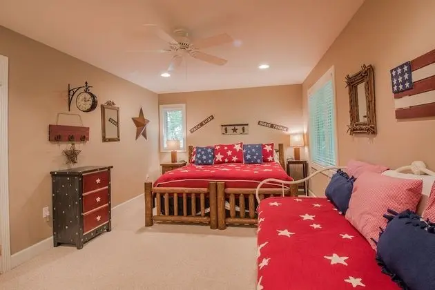 Ev, Birden Çok Yatak, Sıcak Su Havuzu