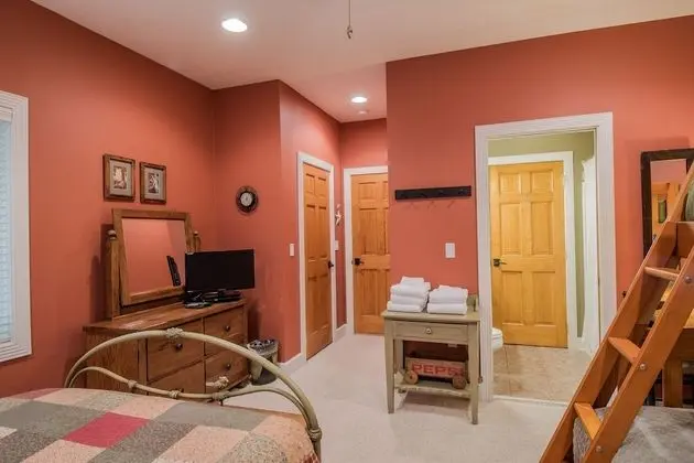 Ev, Birden Çok Yatak, Sıcak Su Havuzu