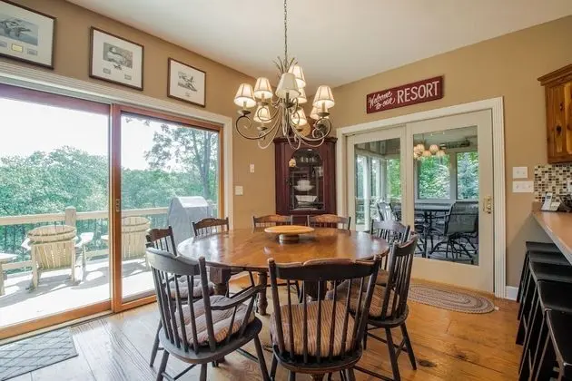 Ev, Birden Çok Yatak, Sıcak Su Havuzu