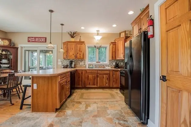 Ev, Birden Çok Yatak, Sıcak Su Havuzu