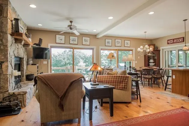 Ev, Birden Çok Yatak, Sıcak Su Havuzu