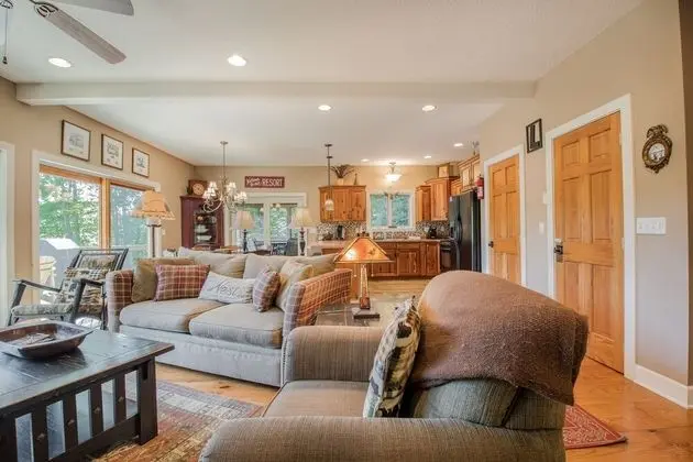 Ev, Birden Çok Yatak, Sıcak Su Havuzu