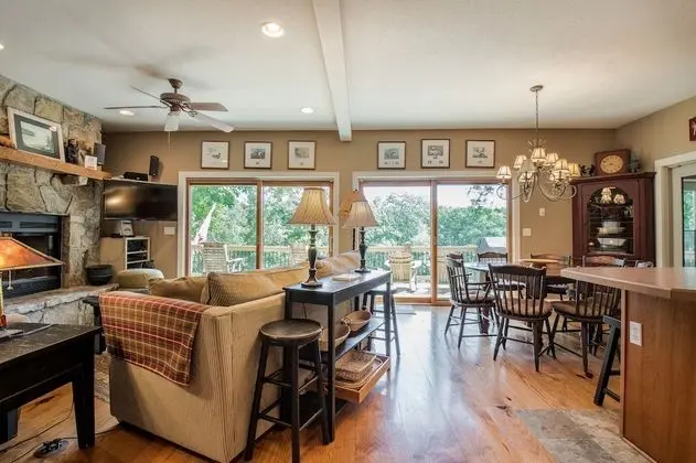 Ev, Birden Çok Yatak, Sıcak Su Havuzu