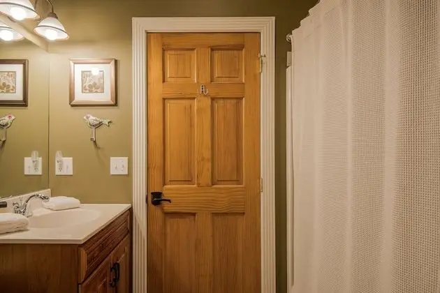 Ev, Birden Çok Yatak, Sıcak Su Havuzu