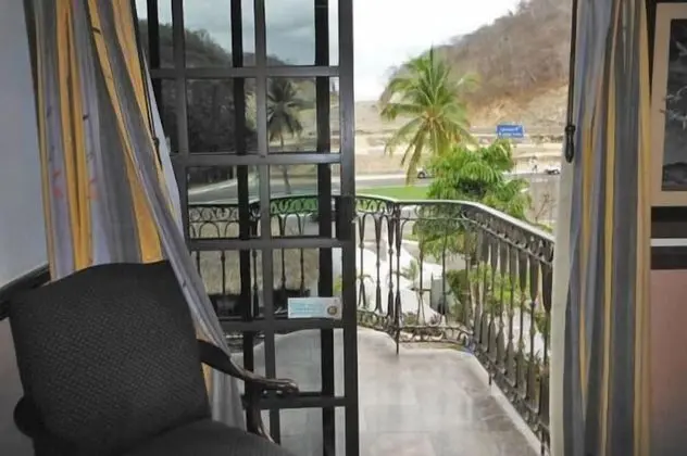 Junior Room, Quintuple