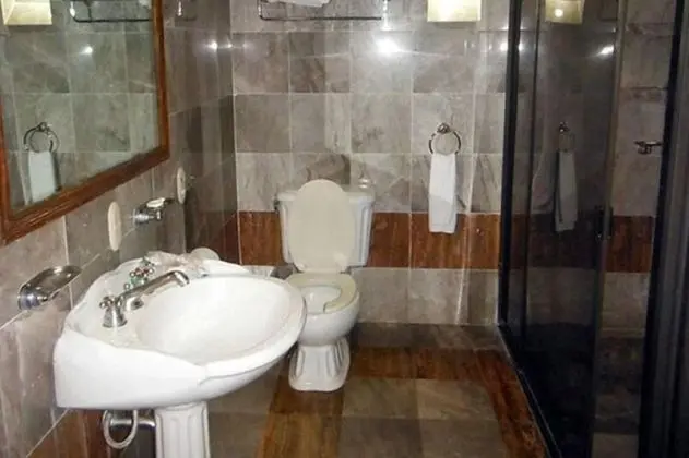 Junior Room, Quintuple