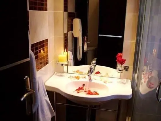 Standard Tek Büyük veya İki Ayrı Yataklı Oda, Sigara İçilmez