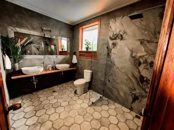 Luxury Oda