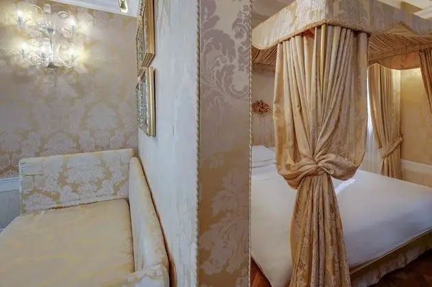 Bir adet Çift Kişilik veya İki adet Tek Kişilik Yataklı (Prestige Junior Suite)