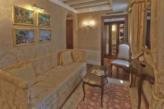 Bir adet Çift Kişilik veya İki adet Tek Kişilik Yataklı (Prestige Junior Suite)