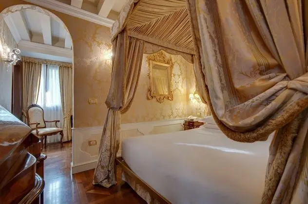 Bir adet Çift Kişilik veya İki adet Tek Kişilik Yataklı (Prestige Junior Suite)