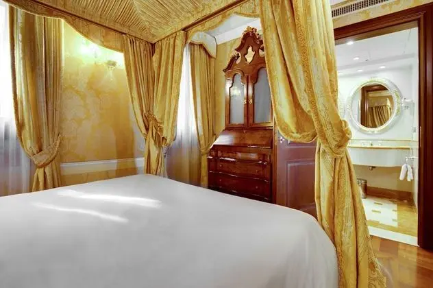 Bir adet Çift Kişilik veya İki adet Tek Kişilik Yataklı (Prestige Junior Suite)