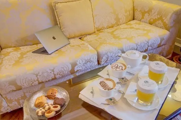 Bir adet Çift Kişilik veya İki adet Tek Kişilik Yataklı (Prestige Junior Suite)