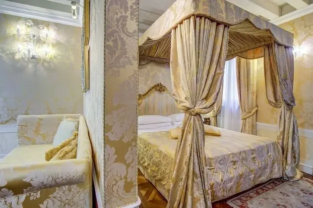 Bir adet Çift Kişilik veya İki adet Tek Kişilik Yataklı (Prestige Junior Suite)