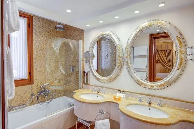 Bir adet Çift Kişilik veya İki adet Tek Kişilik Yataklı (Prestige Junior Suite)