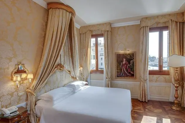 Tek Büyük Yataklı Oda, Kanal Manzaralı (Prestige)