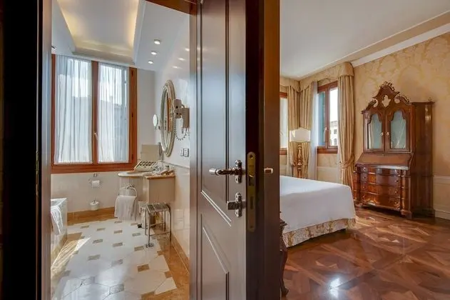 Tek Büyük Yataklı Oda, Kanal Manzaralı (Prestige)