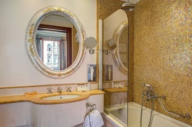 Tek Büyük Yataklı Oda, Kanal Manzaralı (Prestige)