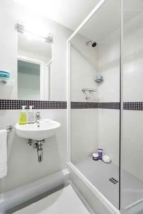 Tek Büyük Yataklı Oda, Banyolu/Duşlu (3/4 Size Small Double Bed)