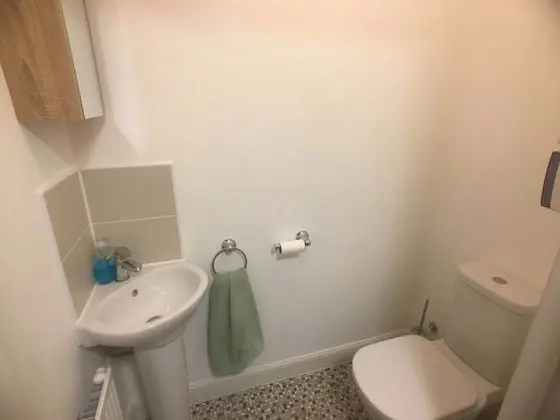 Büyük Yataklı Tek Kişilik Oda, Ortak Banyo