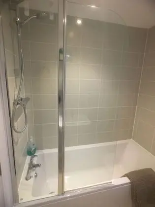 Tek Büyük Yataklı Oda, 1 Çift Kişilik Yatak, Ortak Banyo